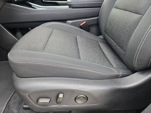Used 2025 Chevrolet Traverse LT FWD image 25