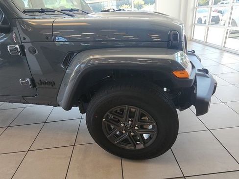 New 2025 Jeep Gladiator Sport image 9