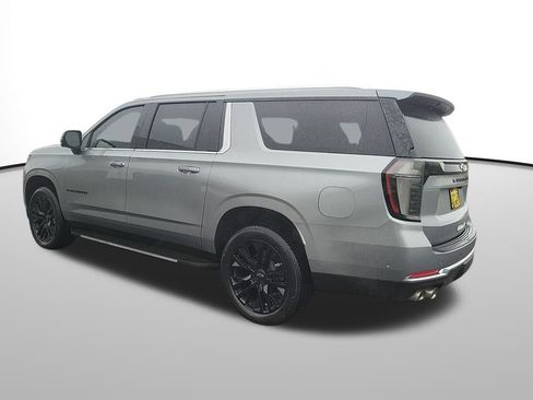 New 2025 Chevrolet Suburban Premier image 3