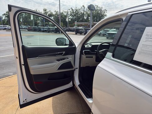 Used 2025 Kia Telluride S FWD image 20