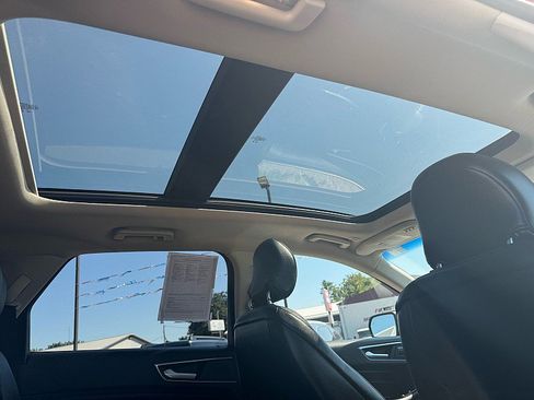 Used 2019 Ford Edge Titanium w/ Equipment Group 301A AWD/4WD image 25
