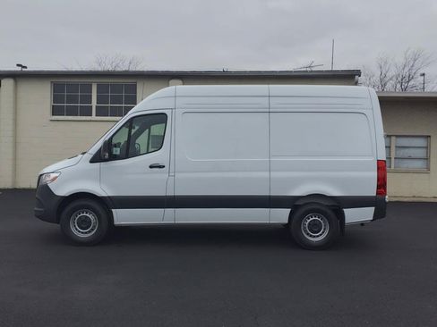 Used 2025 Mercedes-Benz Sprinter 2500 image 11