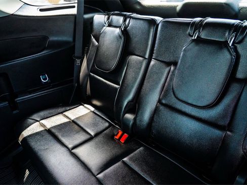 Used 2023 Ford Explorer Limited w/ Limited Technology Package RWD image 39