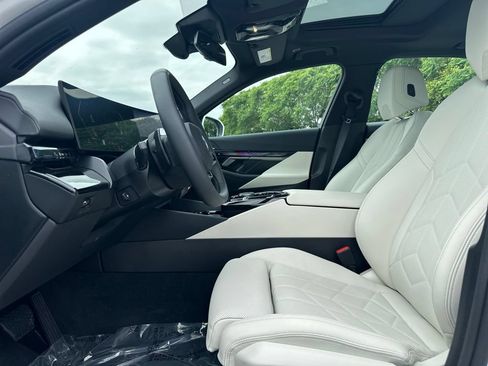 New 2026 BMW 530i xDrive w/ Premium Package AWD/4WD image 15