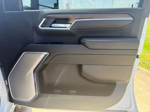 Used 2025 Chevrolet Silverado 2500 High Country w/ High Country Premium Package AWD/4WD image 21