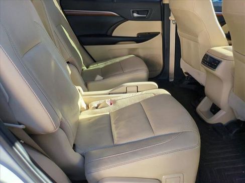 Used 2019 Toyota Highlander Limited Platinum image 19