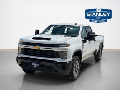 Used 2024 Chevrolet Silverado 2500 Custom w/ Custom Value Package AWD/4WD image 3