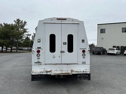 Used 2012 Ford F550 2WD Regular Cab Super Duty w/ Payload Upgrade Pkg image 4