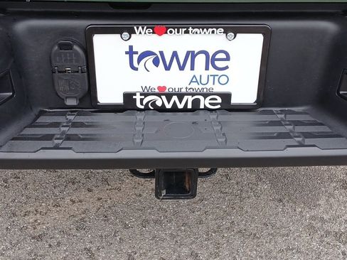 Used 2024 Nissan Frontier SL image 28