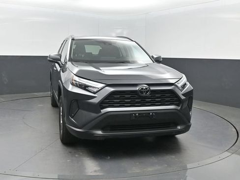 Used 2025 Toyota RAV4 XLE AWD/4WD image 39