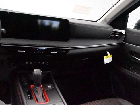 Used 2025 Nissan Kicks SR FWD image 16