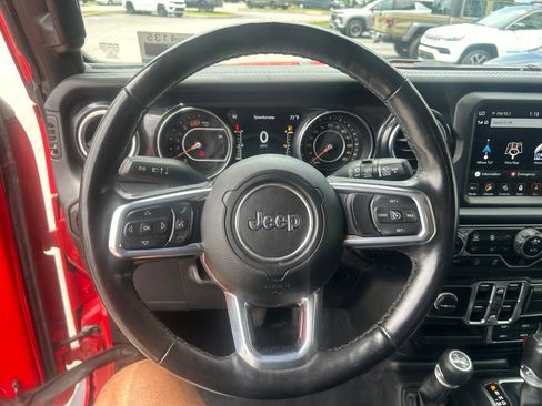 Used 2021 Jeep Wrangler Unlimited Sahara AWD/4WD image 18