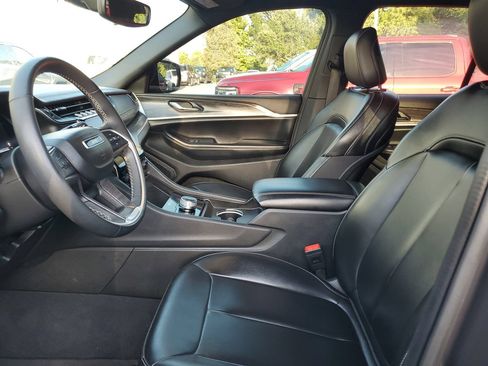 Used 2024 Jeep Grand Cherokee Limited RWD image 18