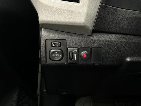 Used 2016 Toyota Corolla LE image 19