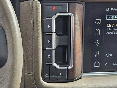 Used 2022 GMC Yukon Denali w/ Denali Premium Package AWD/4WD image 15