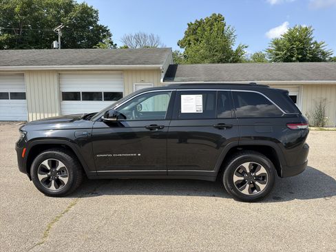 Used 2024 Jeep Grand Cherokee Limited 4xe w/ Trailer Tow Package AWD/4WD image 14