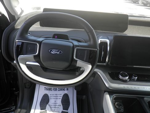 Certified 2025 Ford Expedition Platinum image 21