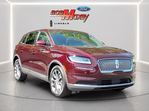 Used 2023 Lincoln Nautilus Reserve AWD/4WD image 3