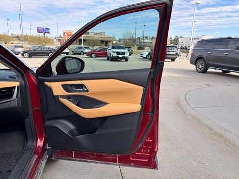 Used 2022 Nissan Rogue Platinum w/ Head-Up Display Package image 21