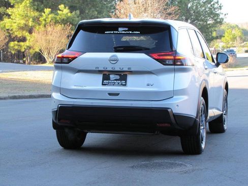 Used 2024 Nissan Rogue SV FWD image 13