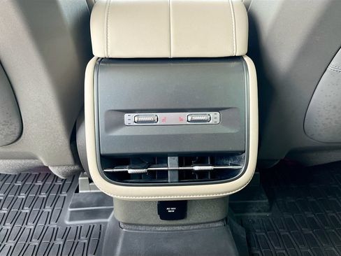Used 2025 Lincoln Nautilus Reserve AWD/4WD image 27
