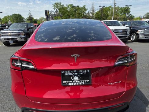 Used 2021 Tesla Model Y Long Range AWD/4WD image 3