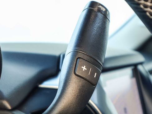 Used 2017 Chevrolet Suburban Premier image 12