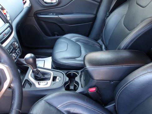 Used 2014 Jeep Cherokee Limited image 18