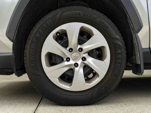 Used 2022 Toyota RAV4 LE FWD image 14