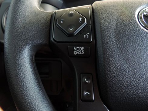 Used 2017 Toyota Tacoma SR RWD image 23