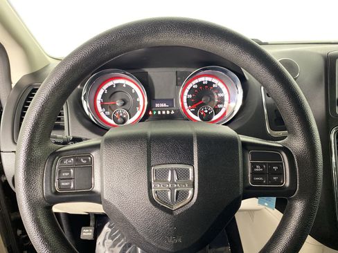 Used 2019 Dodge Grand Caravan SE w/ UConnect Hands-Free Group FWD image 19