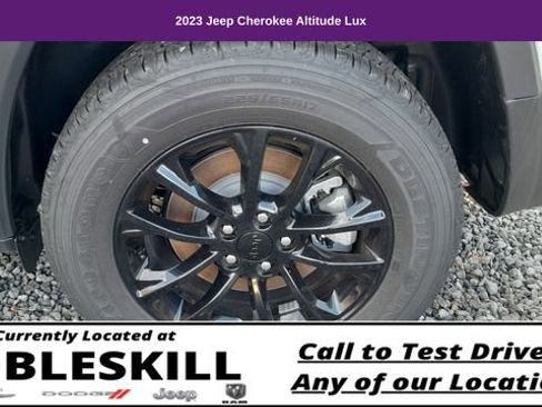 Used 2023 Jeep Cherokee Altitude Lux image 12