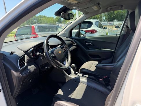 Used 2022 Chevrolet Trax LT w/ Redline Edition AWD/4WD image 7