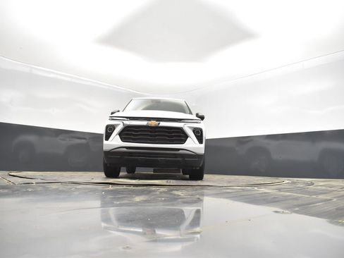 Used 2025 Chevrolet TrailBlazer LS w/ LS Convenience Package FWD image 46