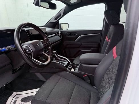 Used 2025 Chevrolet Colorado Z71 AWD/4WD image 19