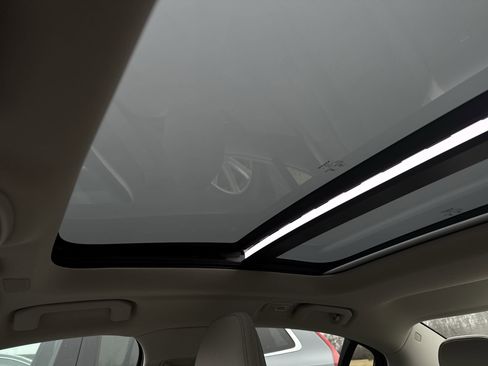 Used 2024 Volvo S60 B5 Plus w/ Climate Package image 19