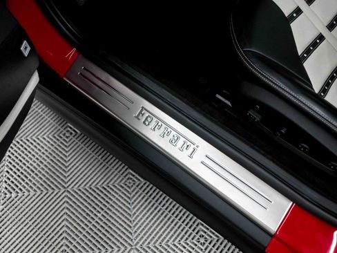 Used 2018 Ferrari 812 Superfast RWD image 50