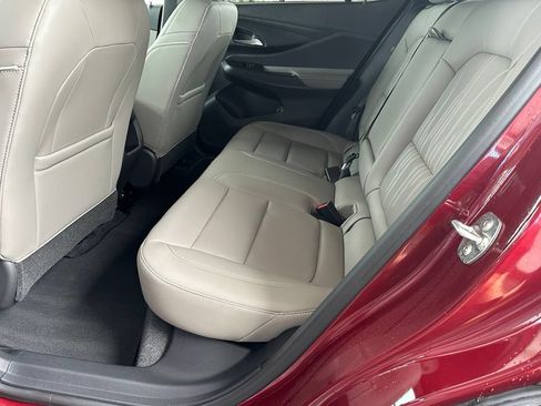Used 2025 Buick Envista Avenir FWD image 31