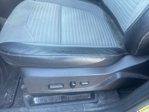 Used 2019 Ford Escape SE image 16