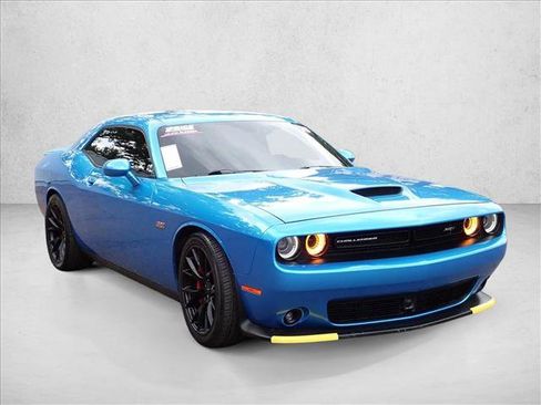 Used 2015 Dodge Challenger SRT w/ Technology Group RWD image 6