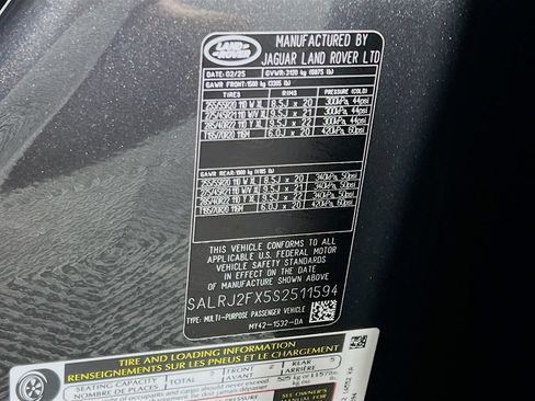 Certified 2025 Land Rover Discovery S AWD/4WD image 35