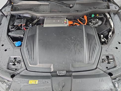 Used 2024 Audi Q8 e-tron Prestige image 31