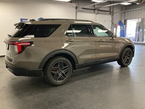 New 2026 Ford Explorer ST-Line w/ ST-Line Street Pack AWD/4WD image 12