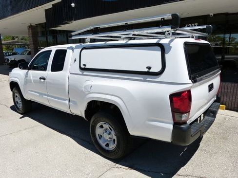 Used 2022 Toyota Tacoma SR image 3