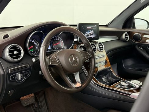 Used 2018 Mercedes-Benz GLC 300 4MATIC image 4