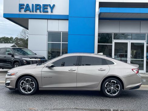 Used 2023 Chevrolet Malibu LT image 2