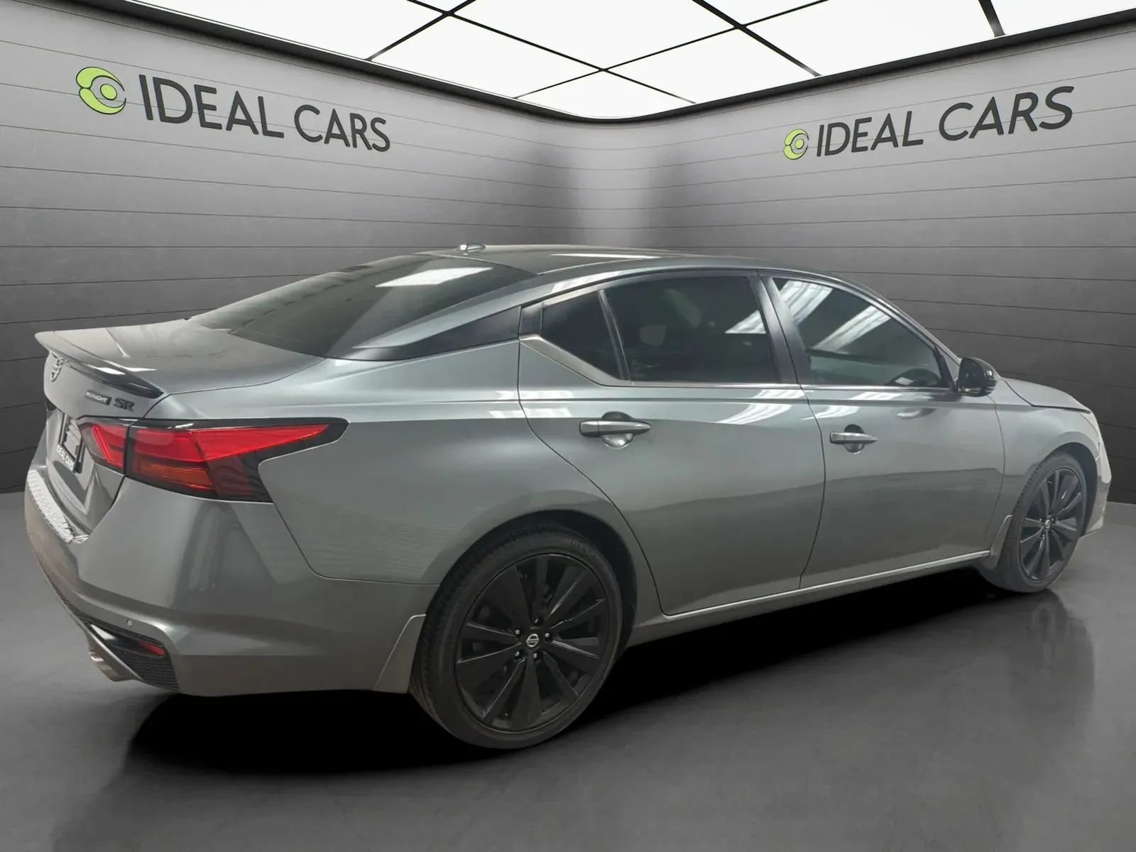 Used 2022 Nissan Altima 2.5 SR w/ Midnight Edition Package FWD image 5