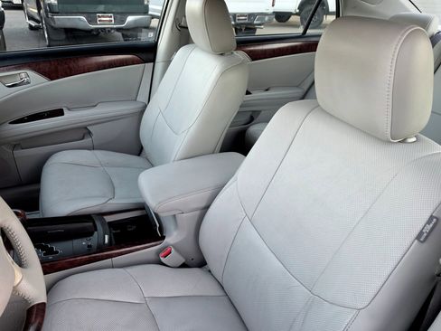 Used 2011 Toyota Avalon Limited FWD image 15