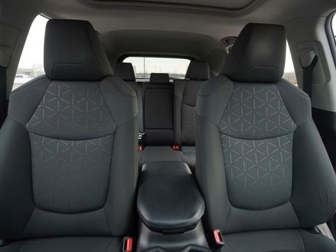 Used 2022 Toyota RAV4 XLE w/ Convenience Package image 34