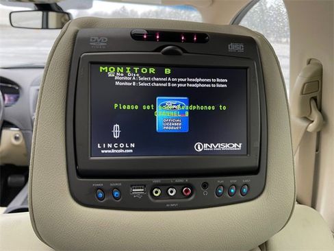 Used 2013 Lincoln MKT AWD image 20